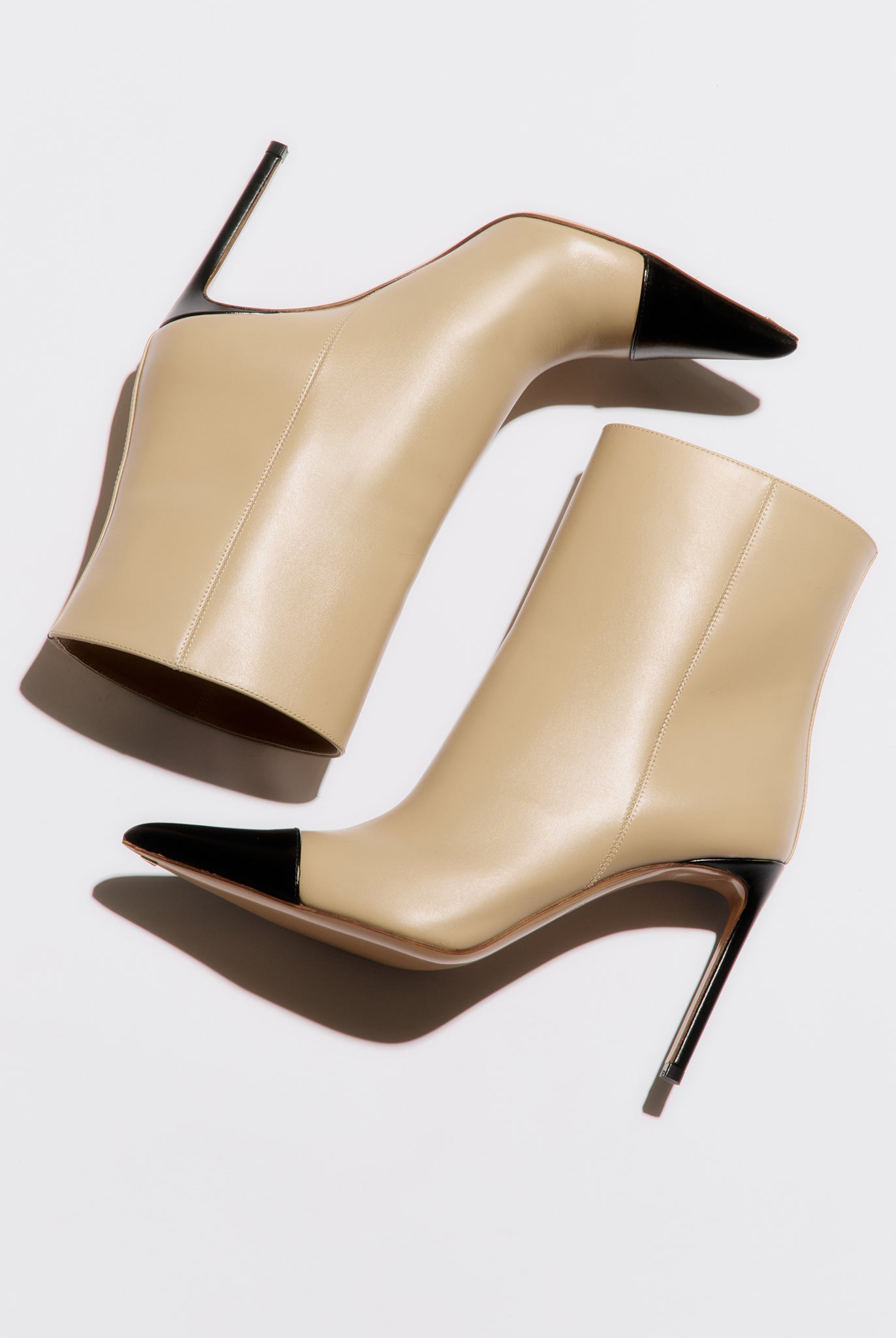 two tones pointed boots black and beige heel height 95mm