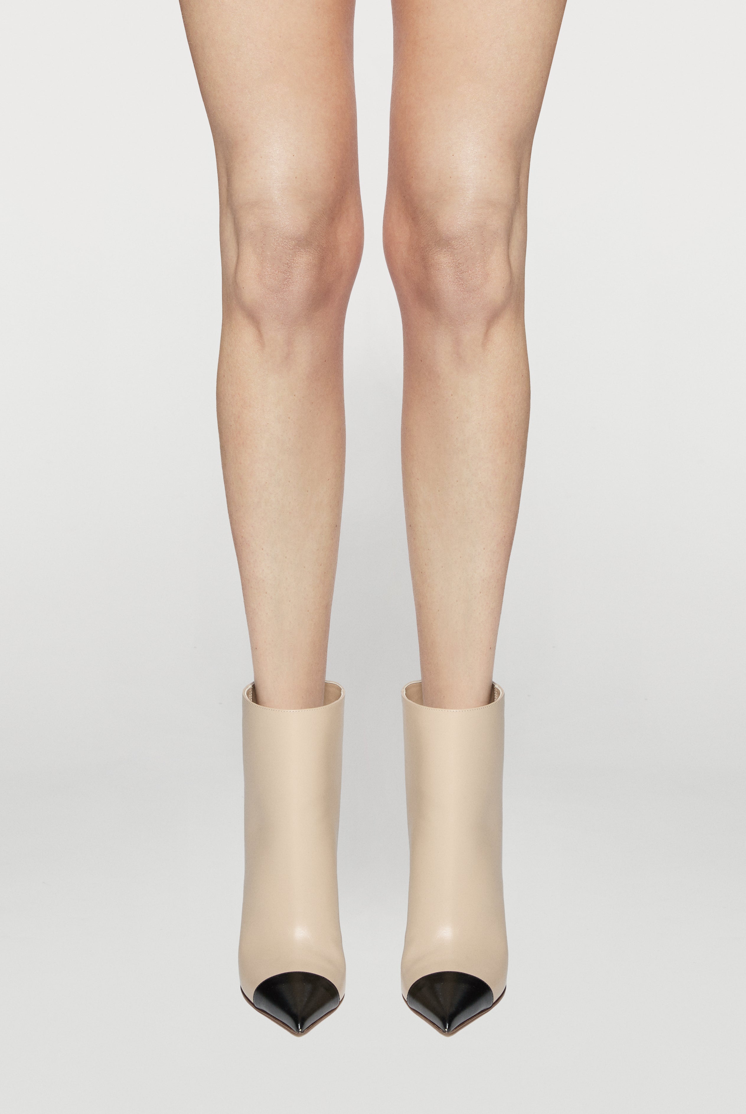 two tones pointed boots black and beige heel height 95mm