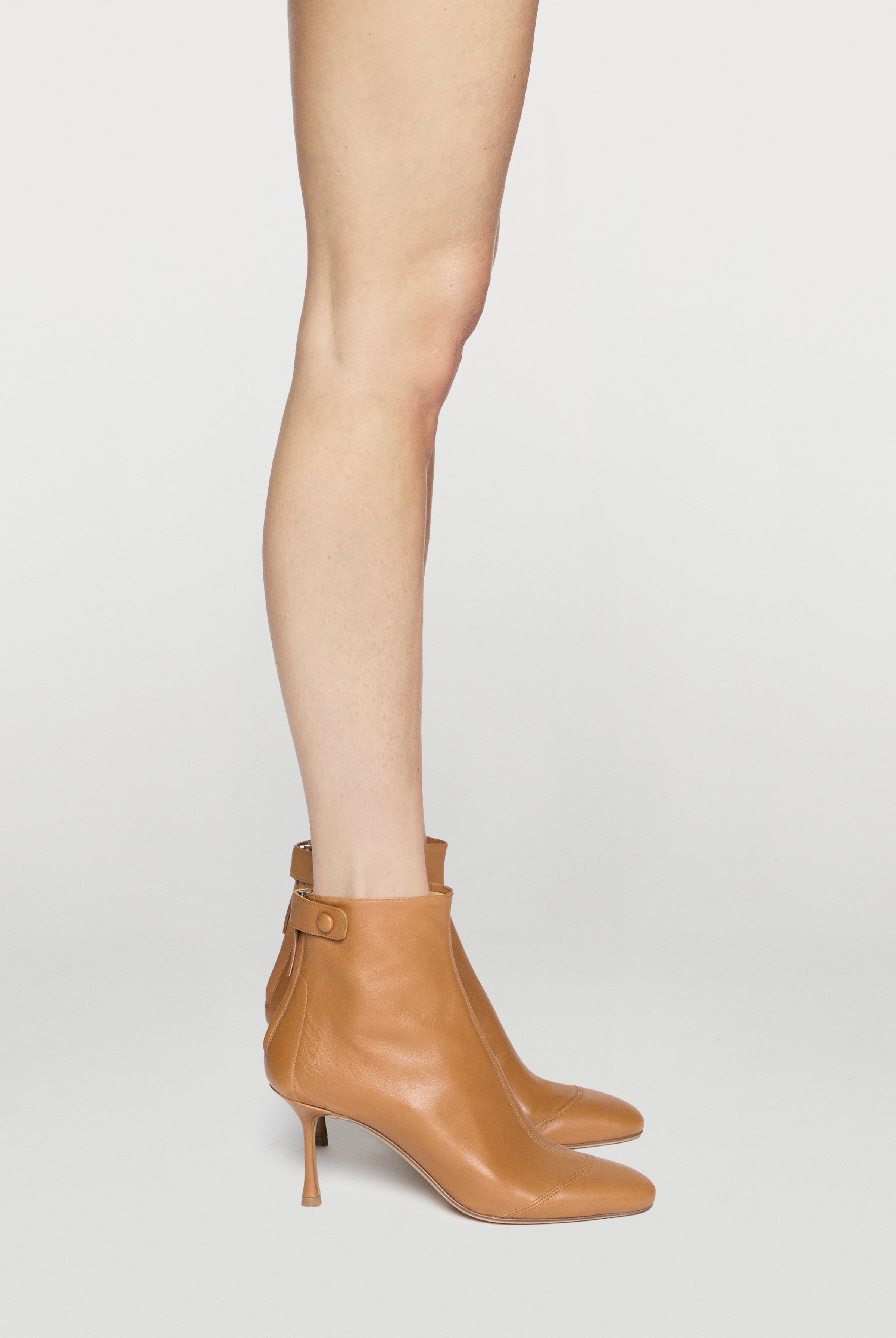 mou soft bootie with a zip and button closure on the back heel hight 95mm