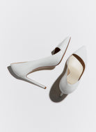 pump in white leather