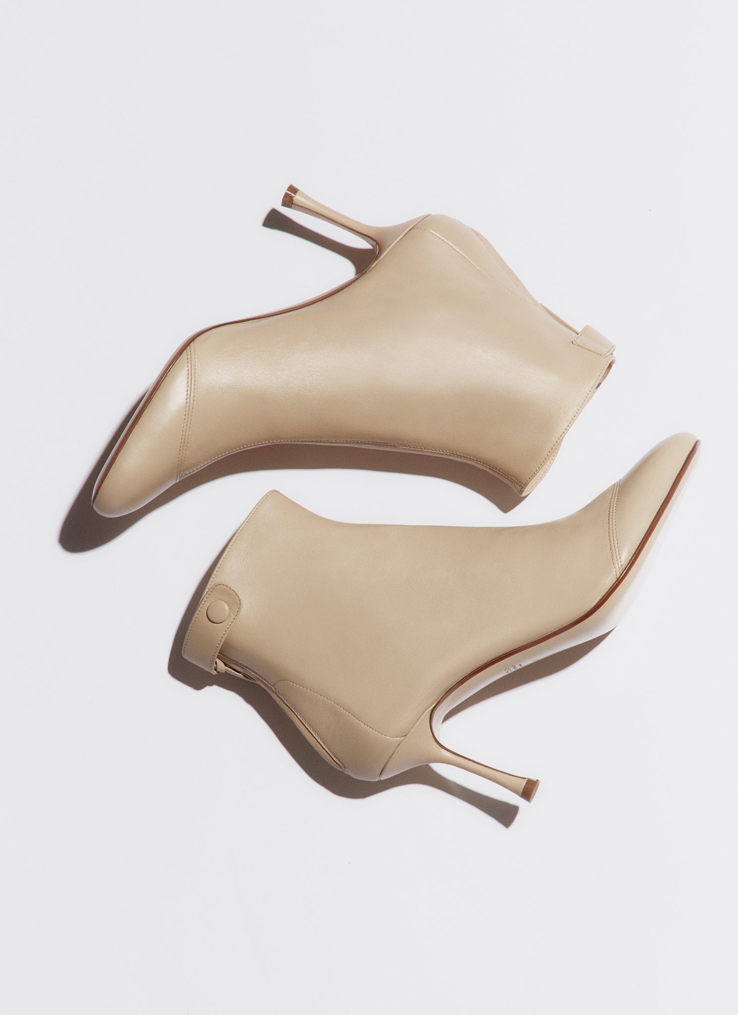 dust soft bootie with a zip and button closure on the back heel hight 95mm